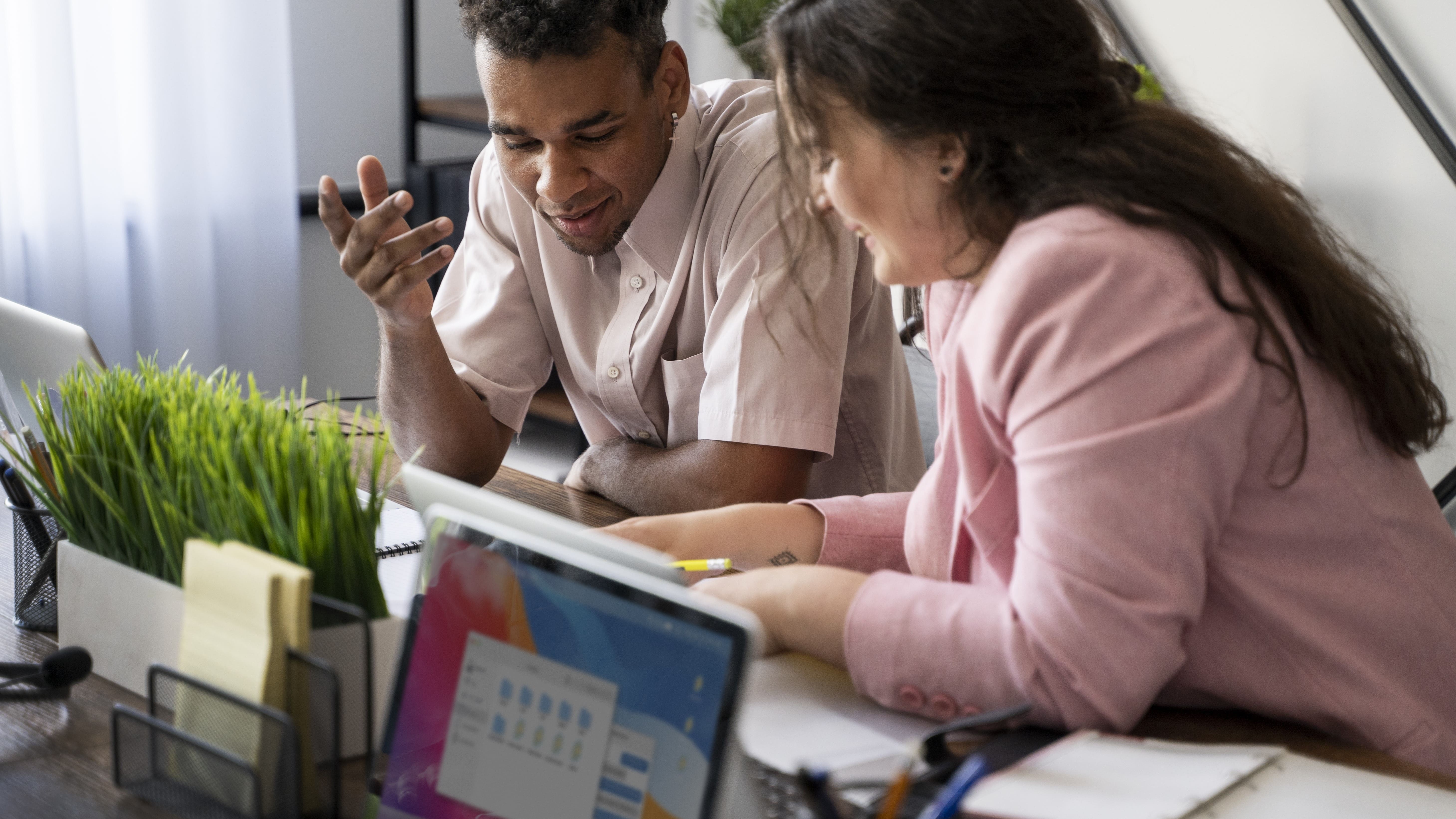 medium-shot-colleagues-working-desk_1